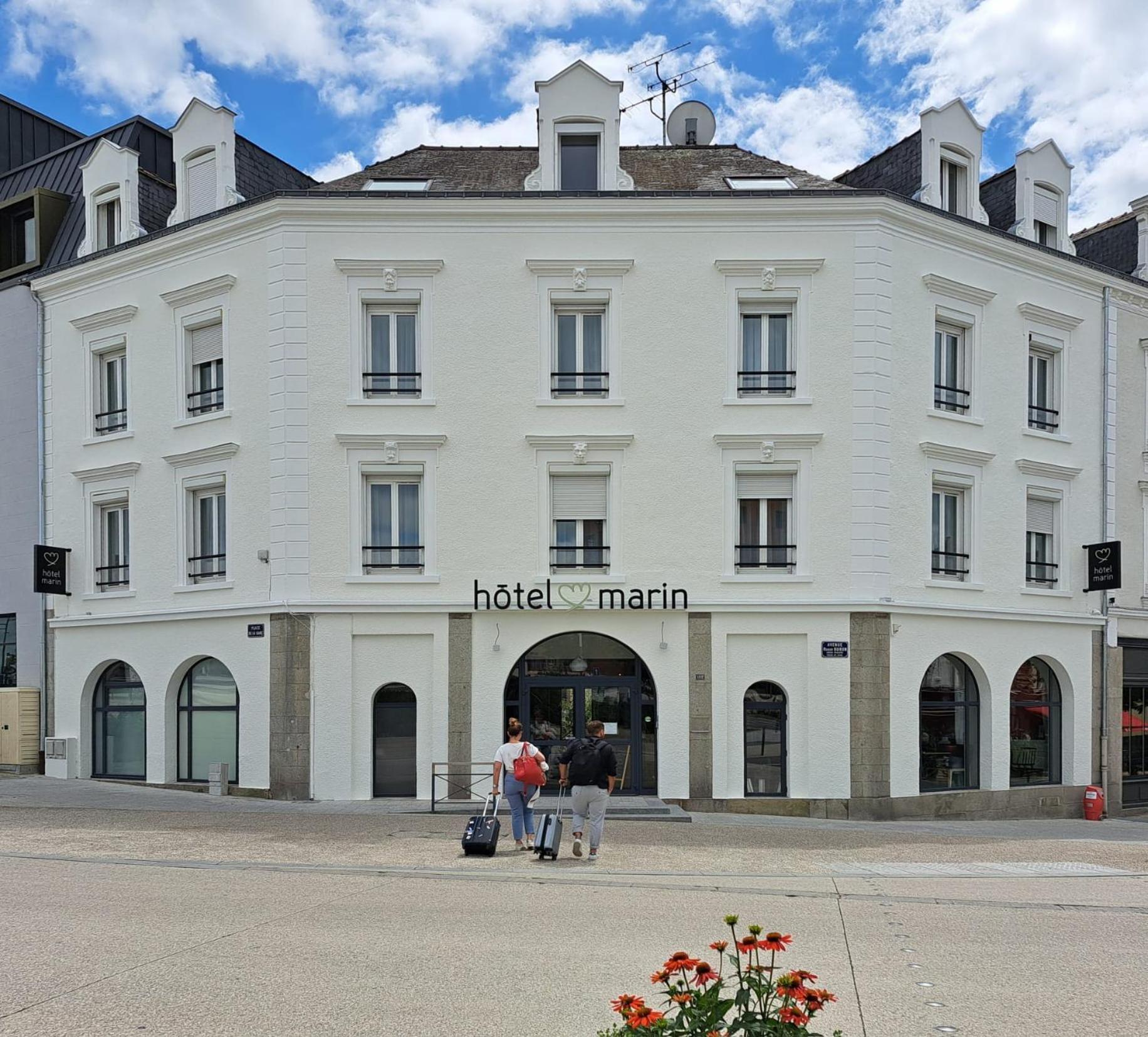 Hotel Et Apparts Marin Laval  Exteriér fotografie